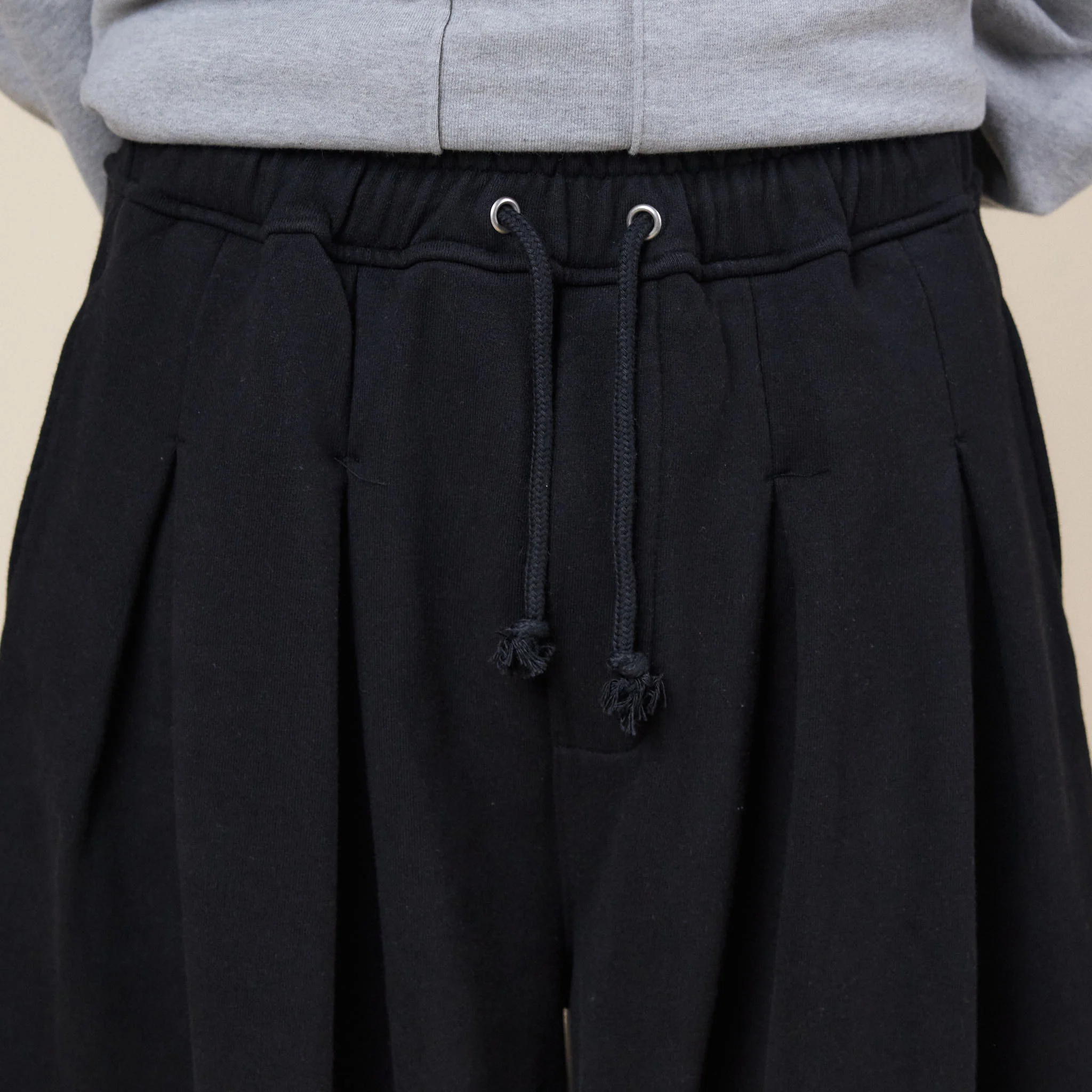 Anglan - Double Valley Tuck Sweatpants - Black - Image 4