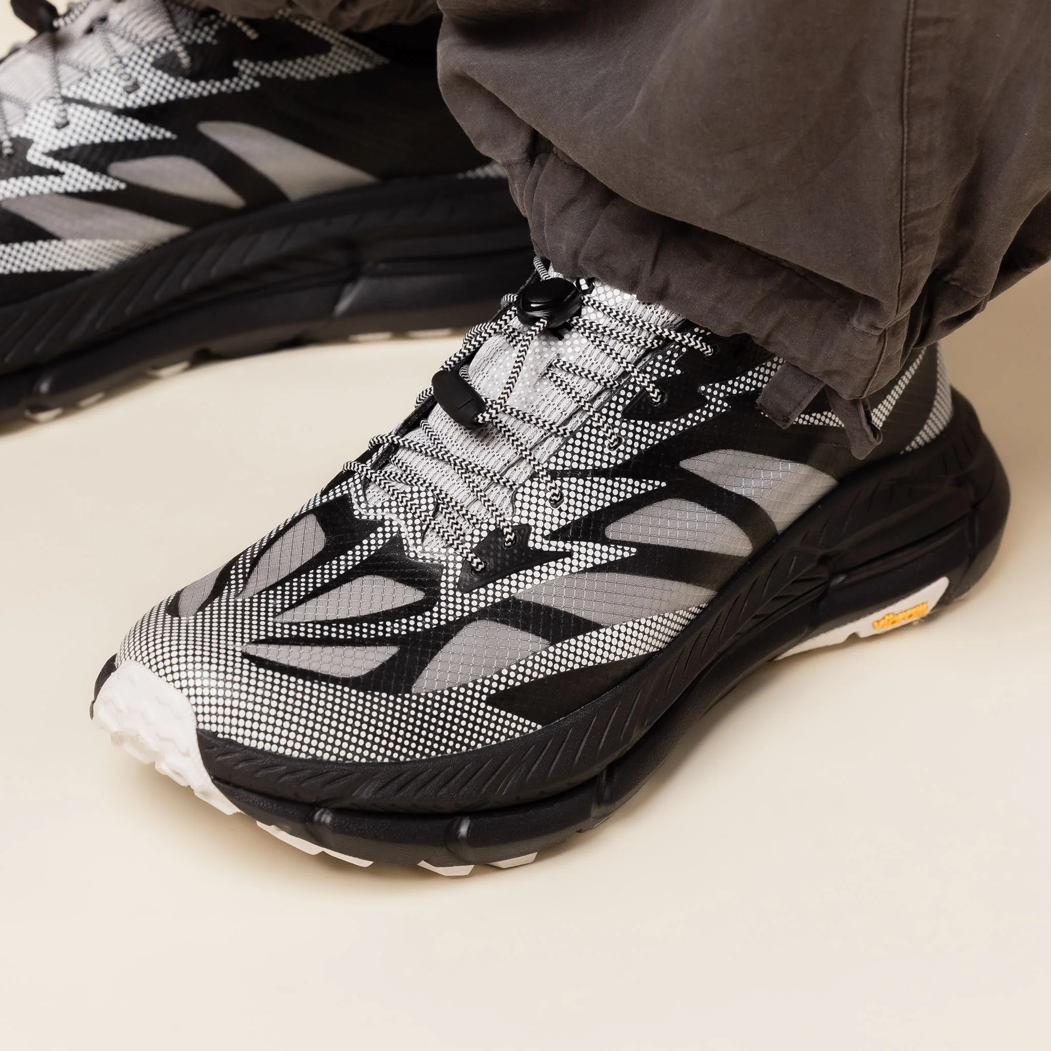 HOKA - Stealth Tech Mafate Speed 4 Lite - Black / White - Image 5