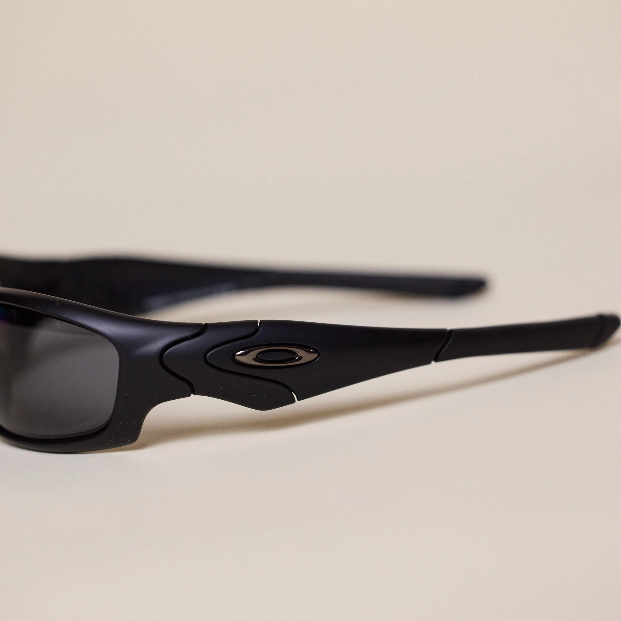 Oakley - Straight Jacket Sunglasses - Matte Black / Grey Polarized - Image 3